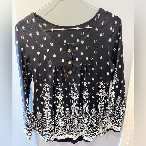 2/$20 New long sleeve tunic shirt sz small - Picture 2 of 5